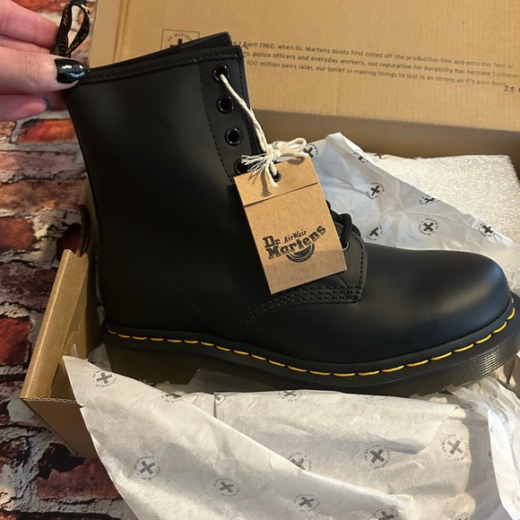 Dr. Martens Shoes - Dr. Martens Classic 1460 Women’s Smooth Leather Lace Up Boots Size 7